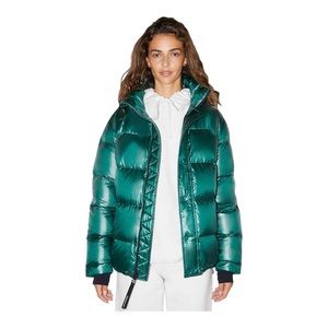 Women’s Aritzia Super Puff in Kelp Color Size XS